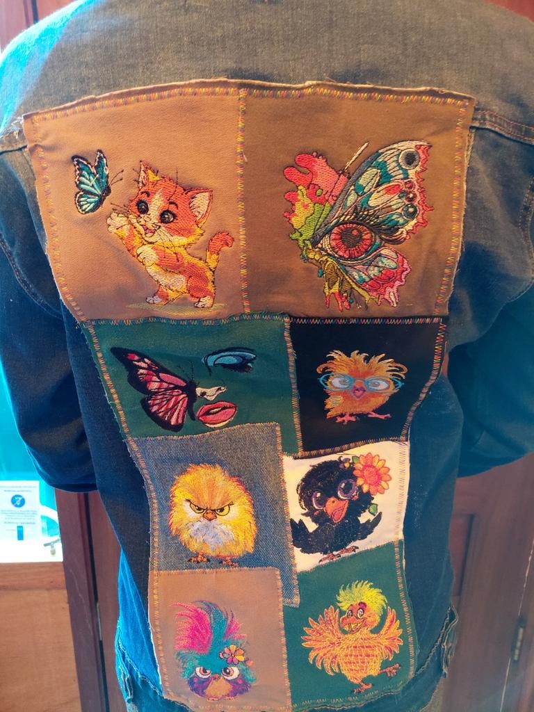 Uniek spijkerjasje xl, Kleding | Dames, Jassen | Zomer, Ophalen of Verzenden, Zo goed als nieuw, Maat 46/48 (XL) of groter, Blauw