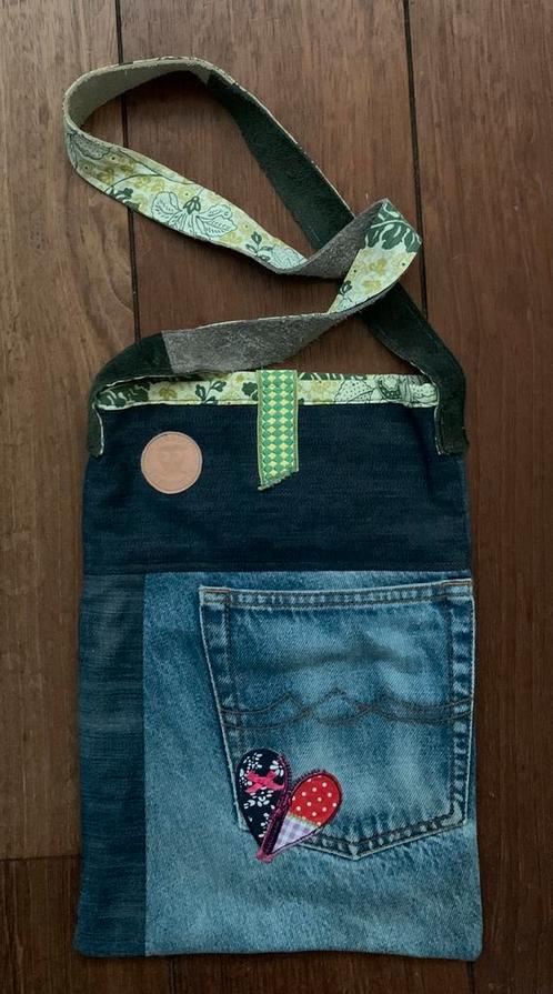 Leuke (kinder) schoudertas van stukken spijkerstof, Kinderen en Baby's, Kindermode-accessoires, Nieuw, Ophalen of Verzenden