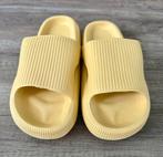 Clowdpillow flops maat 36-37, Slippers, Geel, Nieuw, Ophalen of Verzenden