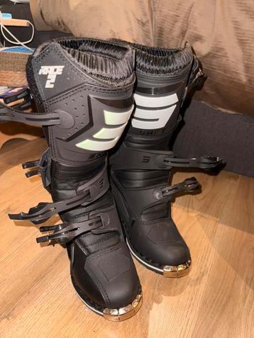 Shot race gear laarzen beschikbaar voor biedingen