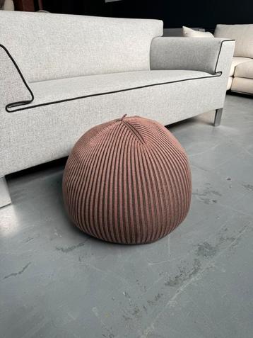 Nette Casalis Palla poef | Casalis Palla poef beschikbaar voor biedingen