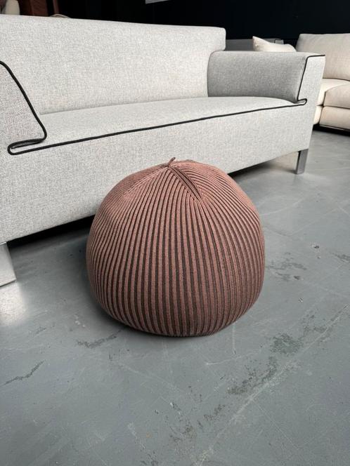 Nette Casalis Palla poef | Casalis Palla poef, Huis en Inrichting, Banken | Voetenbanken en Poefen, Gebruikt, Minder dan 50 cm