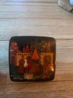 Mooie antieke handgeschilderde russische lakdoos, Antiek en Kunst, Ophalen of Verzenden