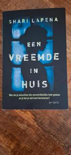 Shari Lapena - Een vreemde in huis, Ophalen of Verzenden, Zo goed als nieuw, Nederland, Shari Lapena