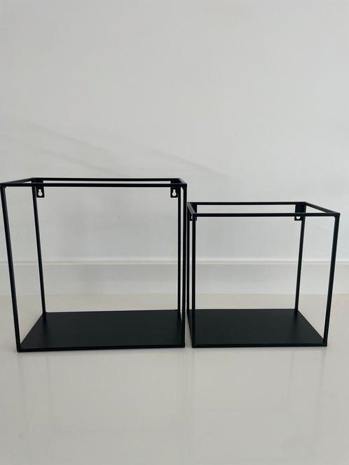 Metalen wandkubus van Woood, Huis en Inrichting, Woonaccessoires | Wandplanken en Boekenplanken, Zo goed als nieuw, Ophalen of Verzenden