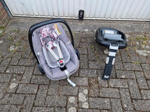 Maxi cosi pebble met familyfix systeem (isofix), Kinderen en Baby's, Autostoeltjes, Gebruikt, Maxi-Cosi, 0 t/m 13 kg, Isofix, Afneembare rugleuning