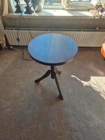 Houten bijzettafel - Rond antiek beschikbaar voor biedingen