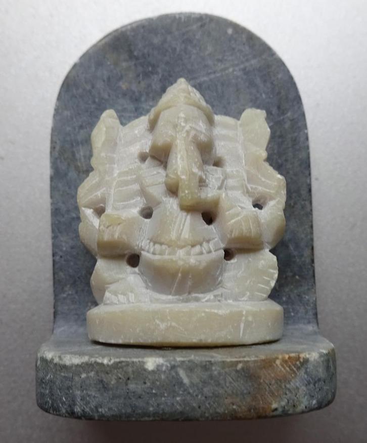 Kleine console met de Hindoegod Ganesha, Antiek en Kunst, Antiek | Religie, Ophalen of Verzenden