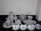 Antiek uitgebreid thee/ontbijtservies met blauwe bloemetjes, Antiek en Kunst, Ophalen of Verzenden