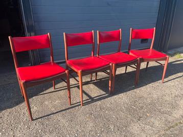 4 eettafel stoelen rood vintage teak jaren 60 Wilkhahn €195 beschikbaar voor biedingen