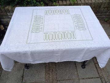 Tafelkleden, met 2 tinten groen. 1 koop. beschikbaar voor biedingen