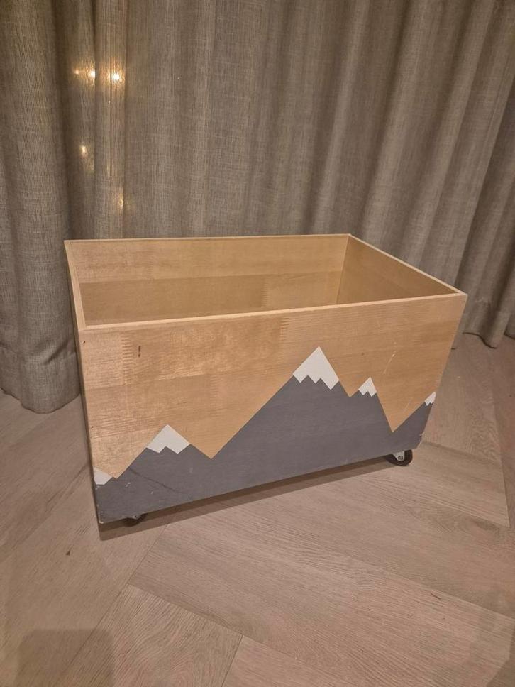 Leuke speelgoedkist met wielen, Kinderen en Baby's, Kinderkamer | Inrichting en Decoratie, Gebruikt, Ophalen