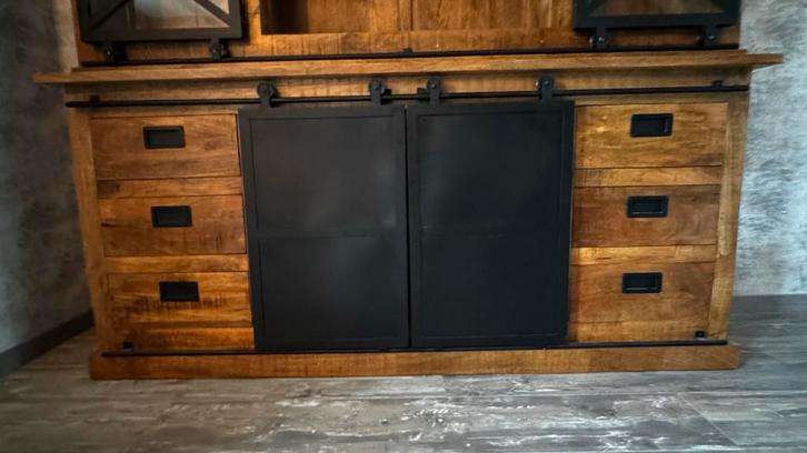 Mango houten vitrinekast - Zo goed als nieuw!, Huis en Inrichting, Kasten | Buffetkasten, Zo goed als nieuw, 200 cm of meer, 150 tot 200 cm