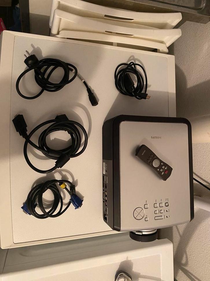 Philips Beamer/Projector, Audio, Tv en Foto, Beamers, Gebruikt, LED, Overige resoluties, Ophalen