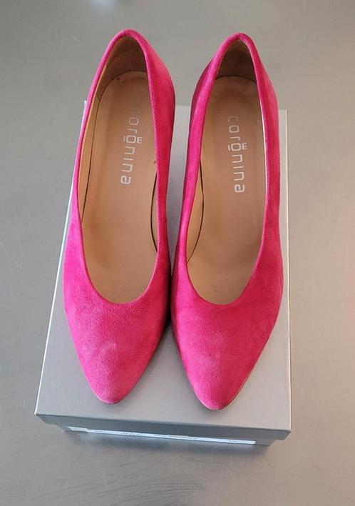 Mooie suède pump maat 39 Pauw, Kleding | Dames, Schoenen, Zo goed als nieuw, Pumps, Roze, Ophalen of Verzenden