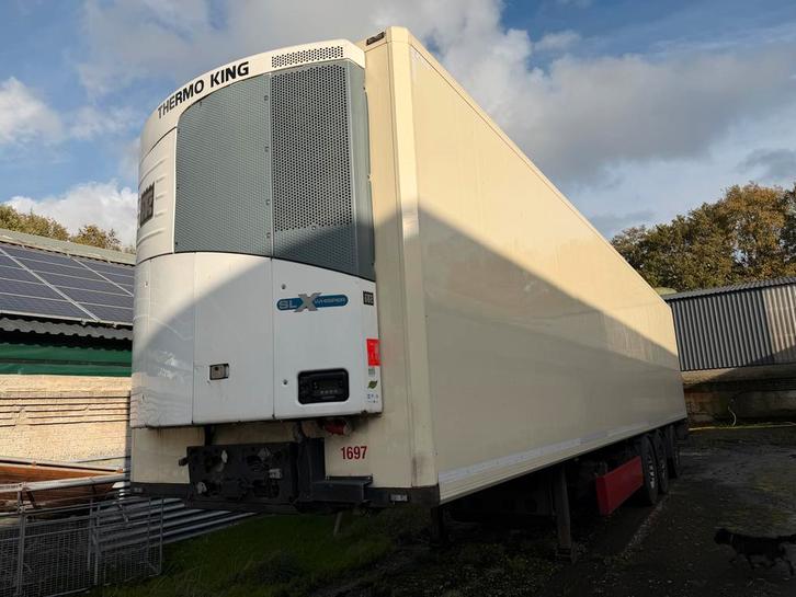 KRONE Koeloplegger gestuurd, lange laadklep, accu's, Zakelijke goederen, Machines en Bouw | Transport, Ophalen