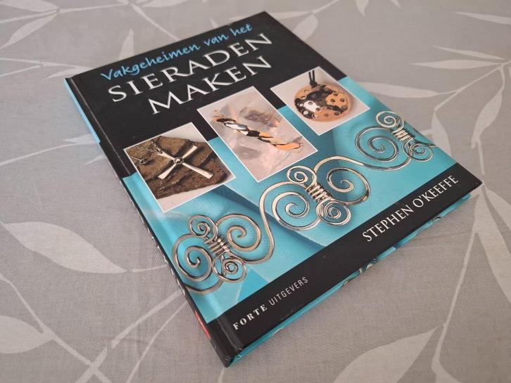 VAKGEHEIMEN van het SIERADEN MAKEN - Stephen O'Keeffe, Boeken, Hobby en Vrije tijd, Zo goed als nieuw, Sieraden maken, Ophalen of Verzenden