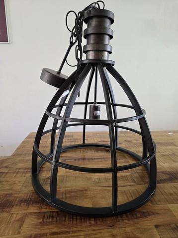 Industriële hanglamp

 beschikbaar voor biedingen