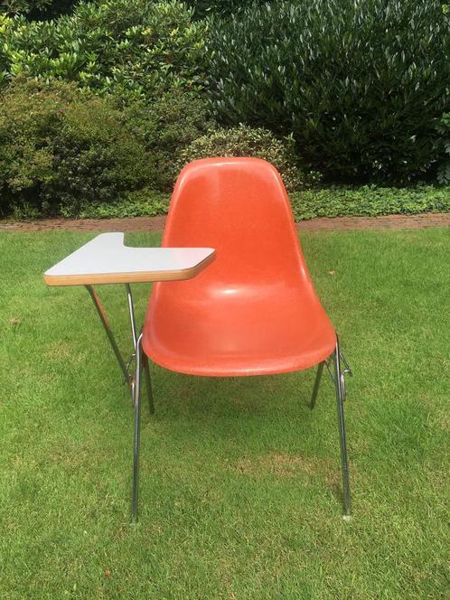 Eames DSS-TA Stacking Chair, Huis en Inrichting, Stoelen, Gebruikt, Eén, Kunststof, Metaal, Overige kleuren, Ophalen