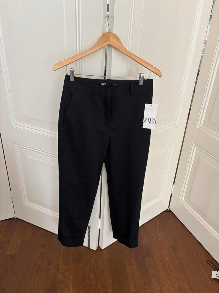 Zara chino zwarte pantalon,zwarte broek met omslag, maat S/M, Kleding | Dames, Broeken en Pantalons, Nieuw, Maat 36 (S), Zwart