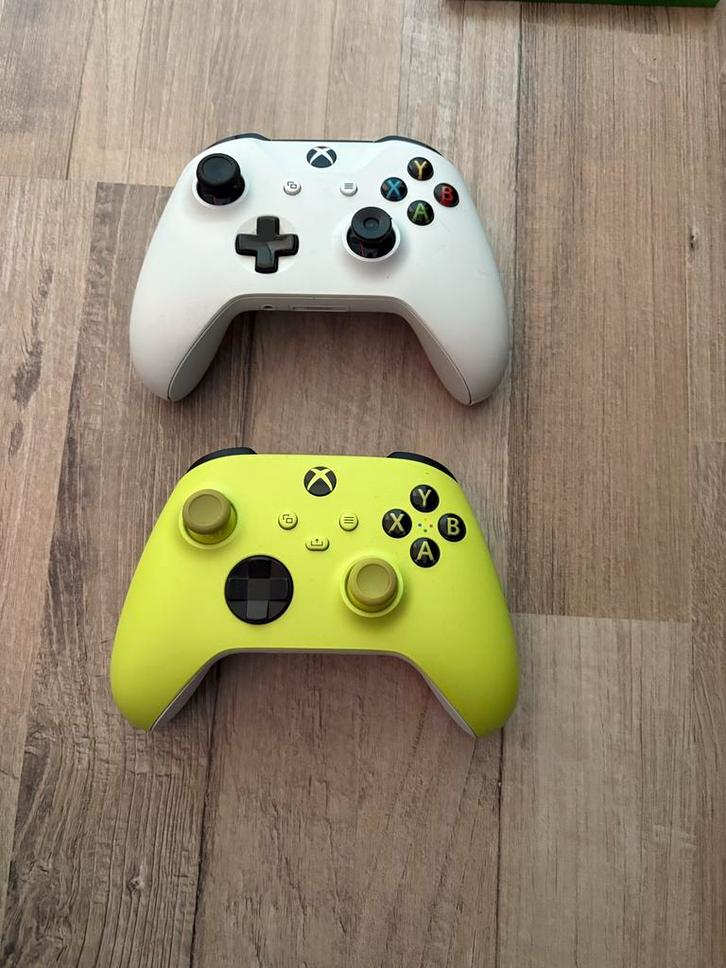 Xbox One S met 2 controllers en games!, Spelcomputers en Games, Spelcomputers | Xbox Original, Gebruikt, Met 2 controllers, Met games