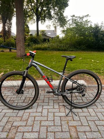 Gereserveerd tot 29 juni Cube Analog mt M 2023 veel extra’s beschikbaar voor biedingen