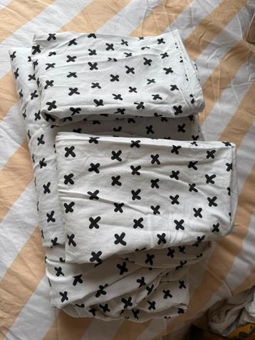 2x tweepersoonsdekbedovertrek 200x200 wit met zwarte stippen beschikbaar voor biedingen