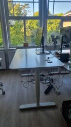 Elektrische zit-sta bureaus – IKEA Bekant (wit), Ophalen, Elektrisch, Zo goed als nieuw, Stabureau