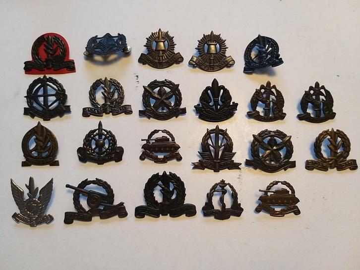 Diverse IDF baretemblemen, Verzamelen, Militaria | Algemeen, Landmacht, Embleem of Badge, Nederland, Ophalen of Verzenden