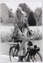 Brigitte Bardot op de solex Ansichtkaart, Verzenden, 1980 tot heden, Ongelopen, Sterren en Beroemdheden
