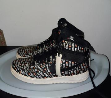 Nike Air Force 1 schoenen met tekst maat 41. 3hale=2betale 