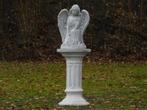 Mooie engel op zuil, vol steen, een echte eye-catcher!!, Ophalen of Verzenden, Steen, Engelenbeeld