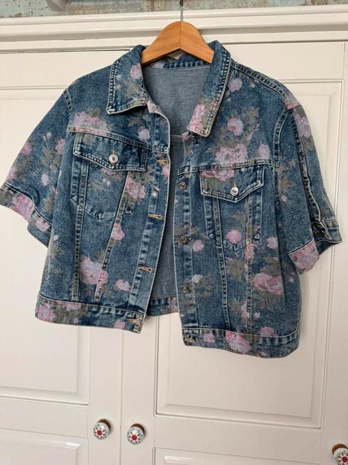 Ibiza bohemian spijkerjasje met korte mouw met bloemen print, Kleding | Dames, Jassen | Zomer, Zo goed als nieuw, Maat 42/44 (L)
