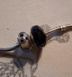 Pandora murano zwart,  en 1 witte met zwarte bloemetjes., Pandora, Zo goed als nieuw, 2 of 3 bedels, Glas of Kristal