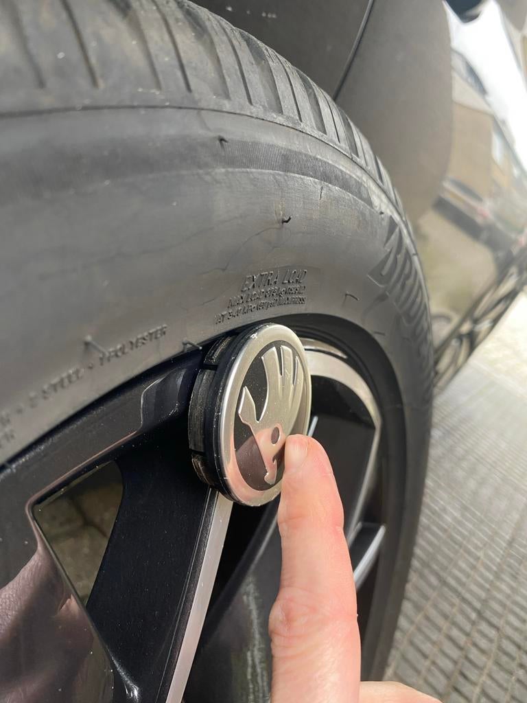 Skoda 19 inch winterbanden met velgen - 235/50 R19, Auto-onderdelen, Banden en Velgen, Gebruikt, Banden en Velgen, Winterbanden