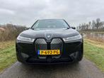 BMW iX xDrive40 High Executive 77 kWh Sportpakket / Panorama, Auto's, Automaat, Gebruikt, Zwart, Parkeerassistent