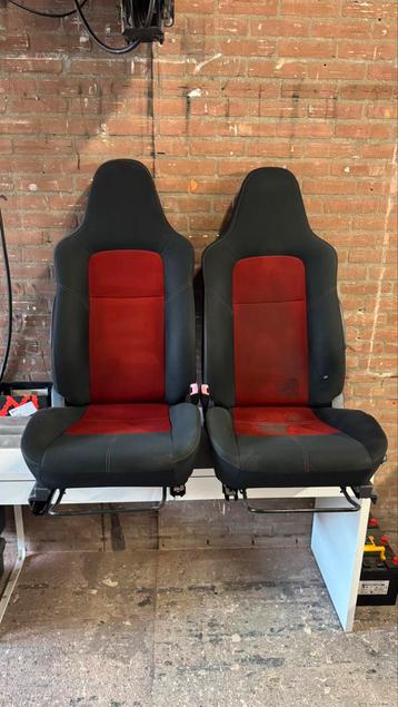 Swift Sport RS kuipstoelen beschikbaar voor biedingen