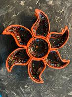 Bloemvormige aperitief schaal uit Tunesië, Huis en Inrichting, Keuken | Servies, Keramiek, Nieuw, Ophalen of Verzenden, Schaal of Schalen