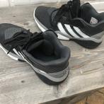 Adidas basketbalschoenen - Zwart/Wit - Maat 36/37, Sport en Fitness, Korfbal, Ophalen of Verzenden, Gebruikt, Schoenen