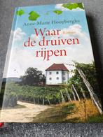 Anne-Marie Hooyberghs - Waar de druiven rijpen, Noord-Brabant, Anne-Marie Hooyberghs, Ophalen of Verzenden, Zo goed als nieuw