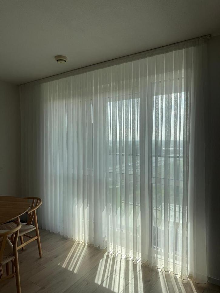 Witte gordijnen met lichte glitters (2x) - 330x258cm, Huis en Inrichting, Stoffering | Gordijnen en Lamellen, Zo goed als nieuw