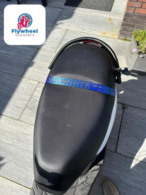 Off white zadelriemen, Fietsen en Brommers, Brommeronderdelen | Scooters, Nieuw, Overige merken, Zadel, Verzenden
