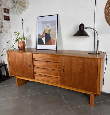 Vintage mid century jaren 50 dressoir beschikbaar voor biedingen
