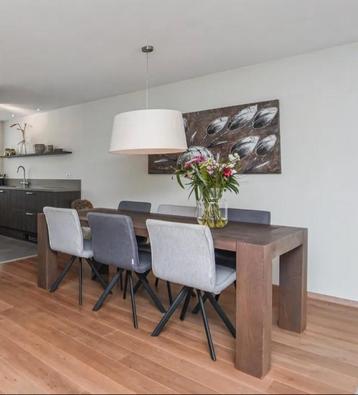 eiken tafel beschikbaar voor biedingen