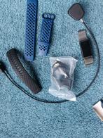 gebruikte fitbit met twee laders en extra blauw bandje, Gebruikt, Conditie, Zwart, Ophalen of Verzenden