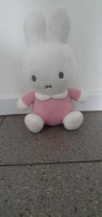 Nieuwe roze Nijntje (met belletje) knuffel, Ophalen of Verzenden, Nieuw, Konijn