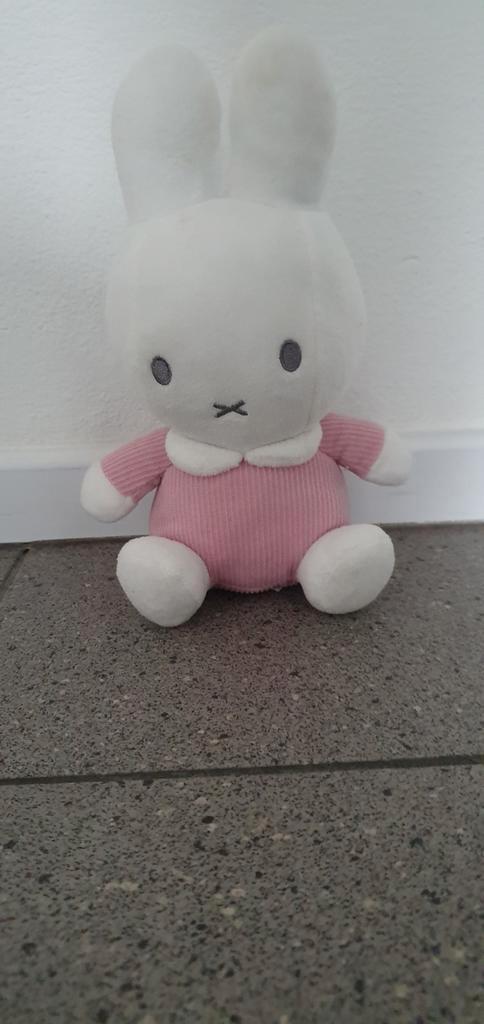 Nieuwe roze Nijntje (met belletje) knuffel, Kinderen en Baby's, Speelgoed | Knuffels en Pluche, Nieuw, Konijn, Ophalen of Verzenden