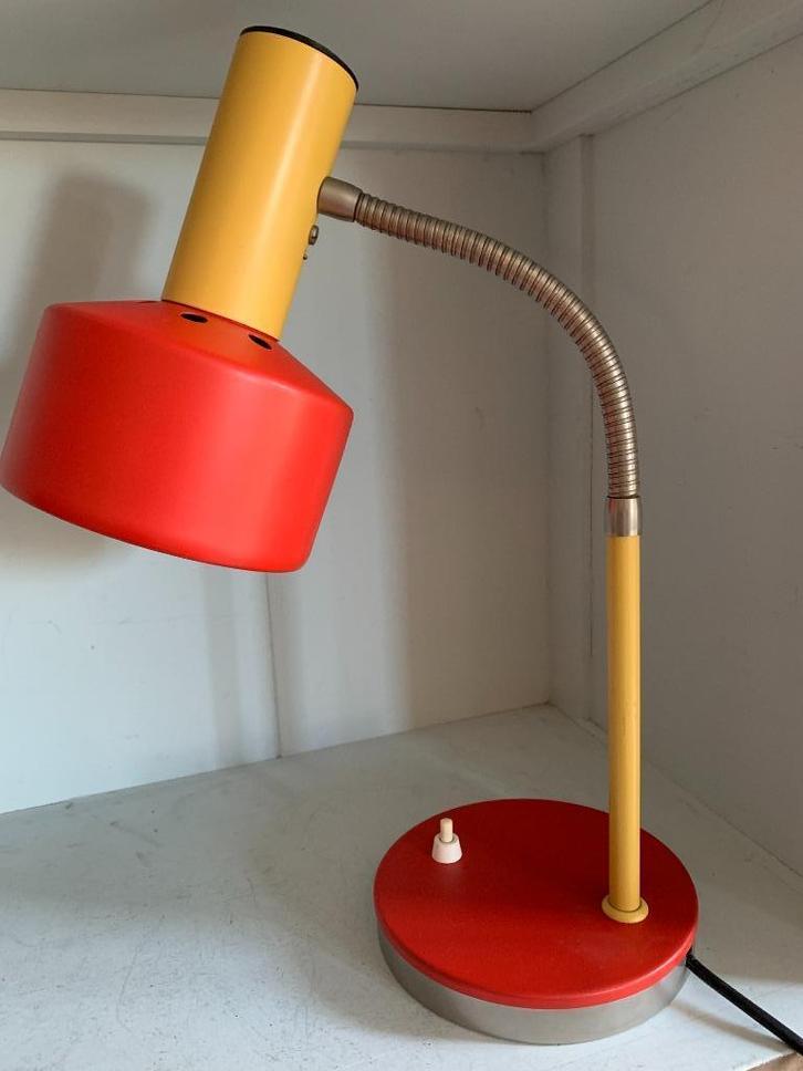 Vintage Rood Gele jaren '80 bureaulamp (Deens), Huis en Inrichting, Lampen | Tafellampen, Zo goed als nieuw, Minder dan 50 cm