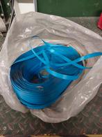 Blauwe omsnoeringsband met sluitingen, Ophalen