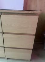 Malm ladekast met glasplaat 3 nachtkastje beige hout, Huis en Inrichting, Kasten | Ladekasten, Zo goed als nieuw, Minder dan 100 cm